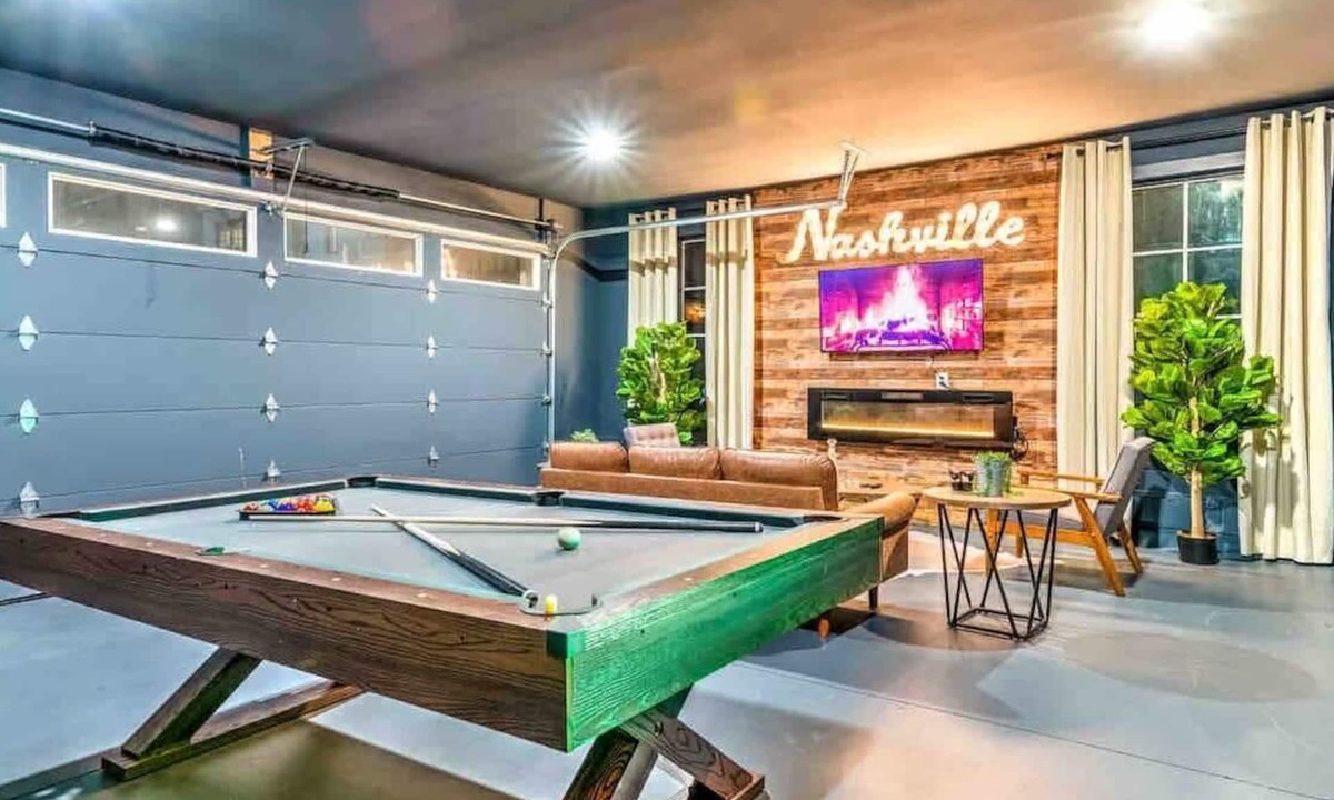 Hillsboro West End House | High End Luxury! 13 Beds! Rooftop Deck! Game Room!