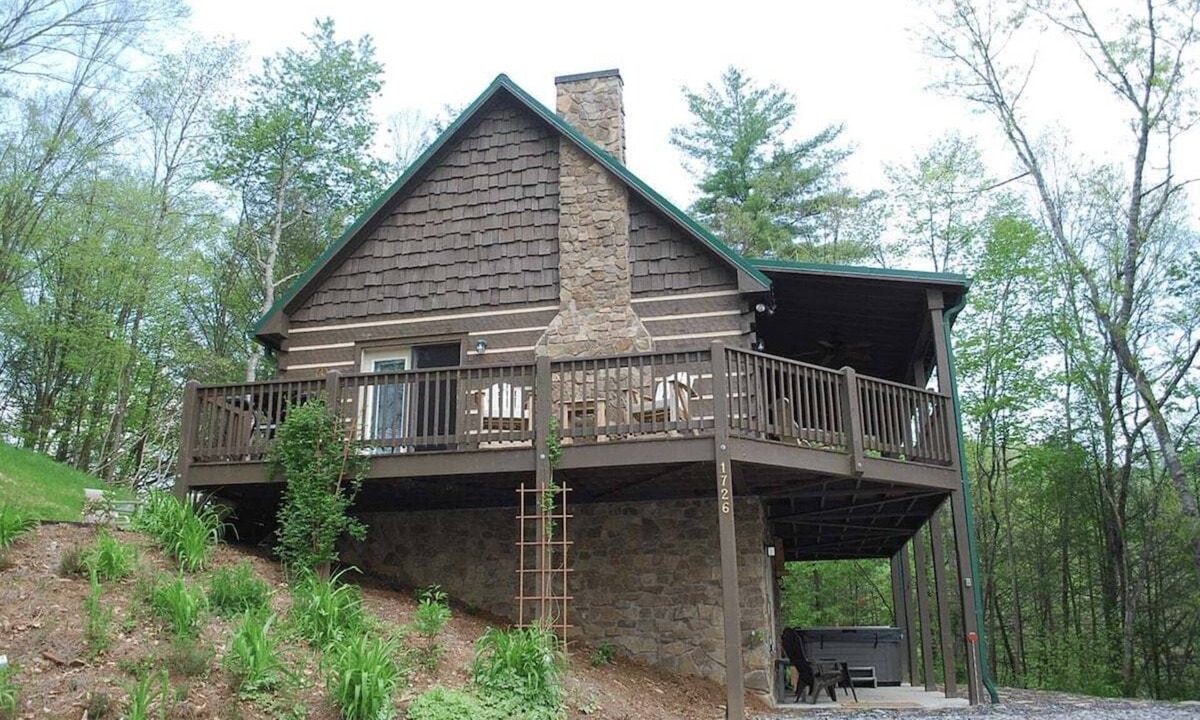 Grassy Creek House | High On Helton - Hot Tub, Fisherman's Paradise on Helton Creek, Pool Table, WIFI, Fireplace