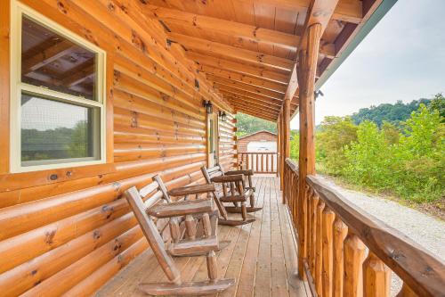 Chillicothe House | Hike & Fish! Cabin Near Hocking Hills State Park