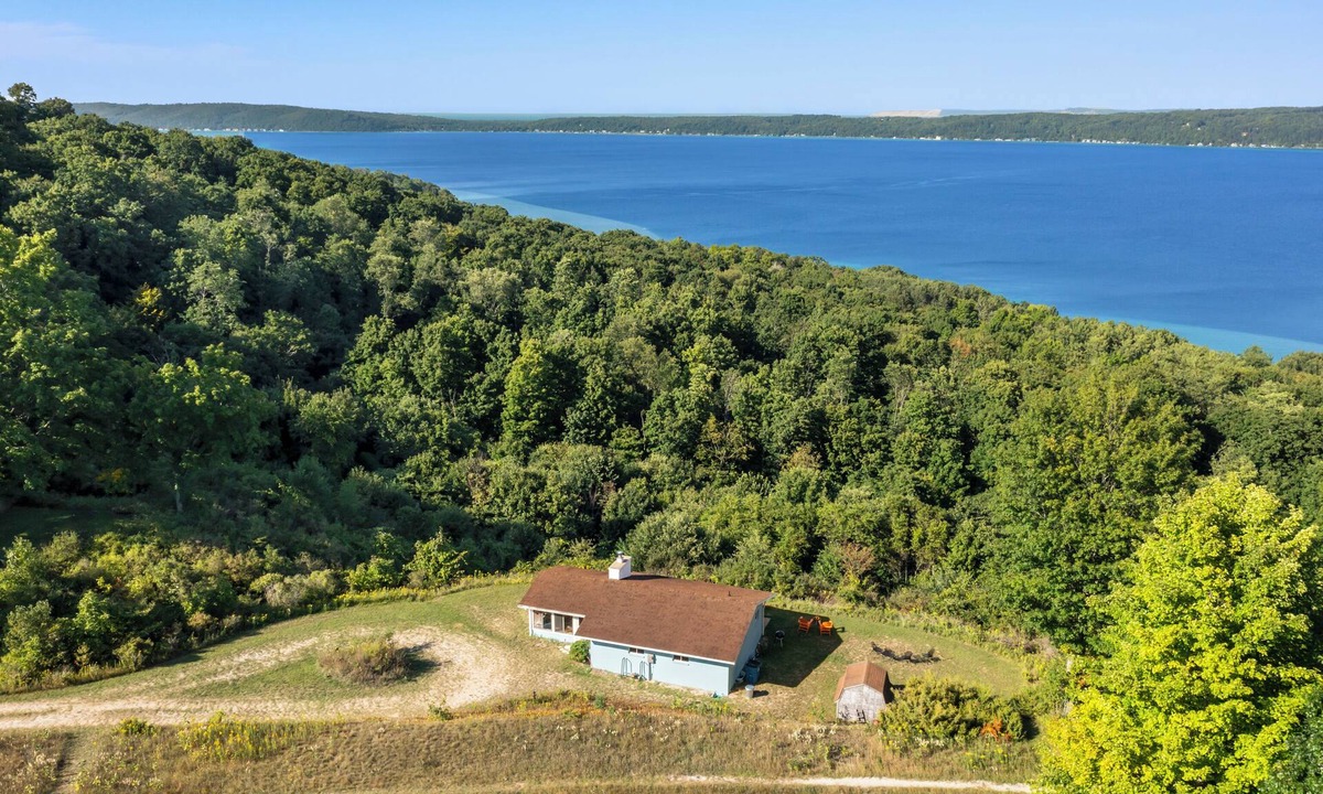Frankfort Cottage | Hill Hideaway - Soaring Views - Newly Renovated - 5 Mins to Frankfort
