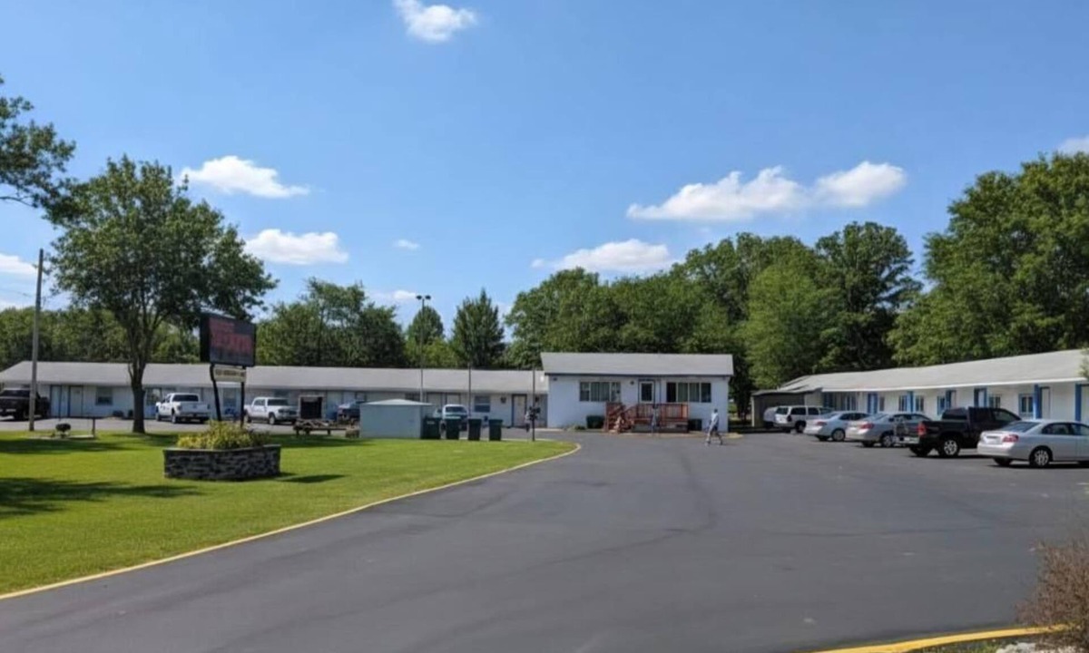 Montello Hotel | Hilltop Motel