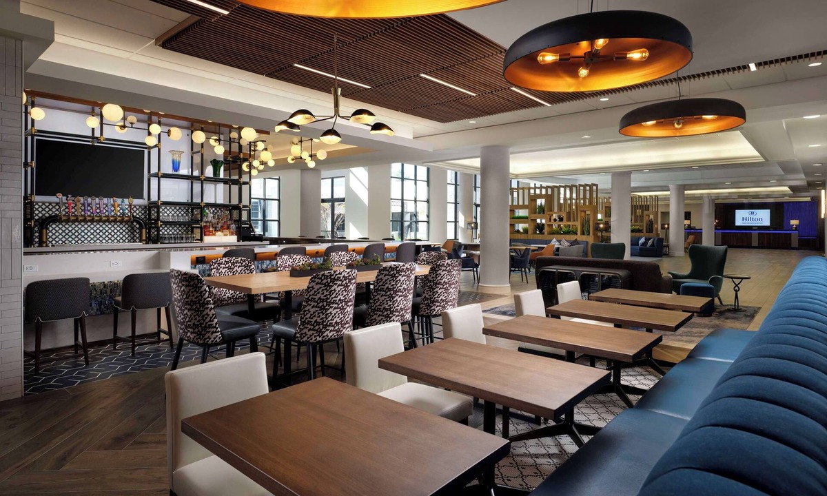 Kenner - Louis Armstrong International Airport Hotel | Hilton New Orleans Airport