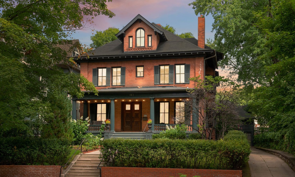 Summit - University Bed & Breakfast | Historic District B&B