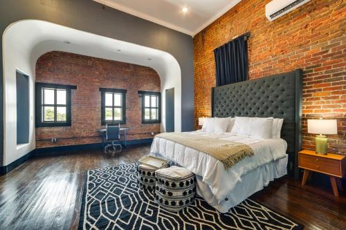 Marshall Apartment | Historic Downtown Location: Marshall Studio Escape