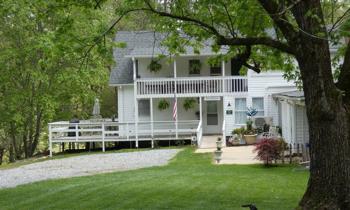 Rutherfordton House | Historic Farmhouse Guest Quarters