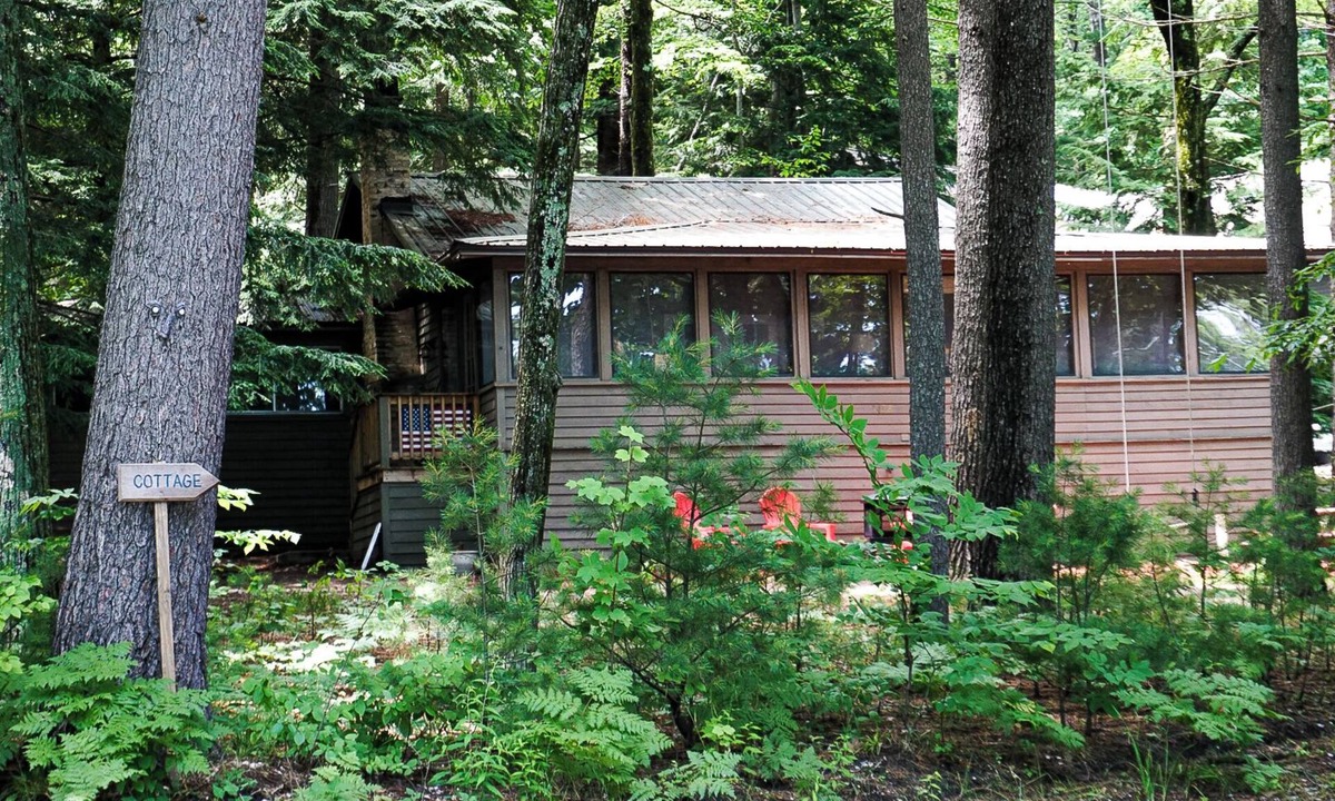 Glen Arbor Cottage | Historic Glen Lake Cottage with Private Waterfront Access