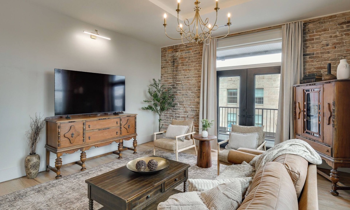 Lawrenceburg Condo | Historic Lawrenceburg Loft: Balcony + Square Views