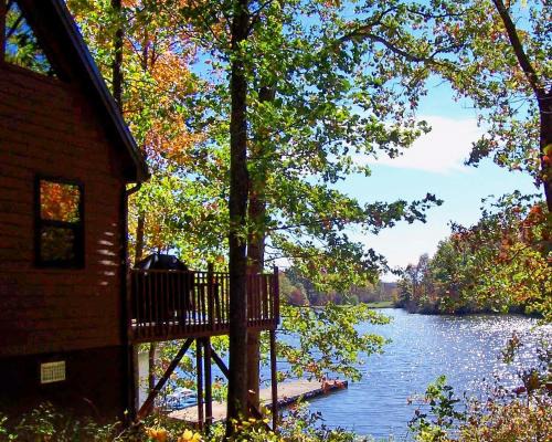 Carbon Hill House | Hocking Hills Lake Gem w/Hot Tub, Dock, 100 Acres