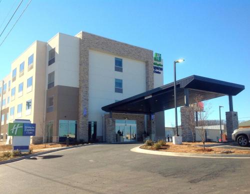 Tahlequah Hotel | Holiday Inn Express and Suites Tahlequah by IHG