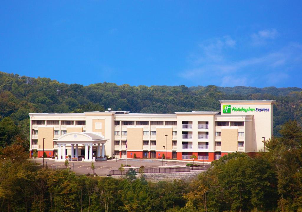 Dent Hotel | Holiday Inn Express Cincinnati West by IHG