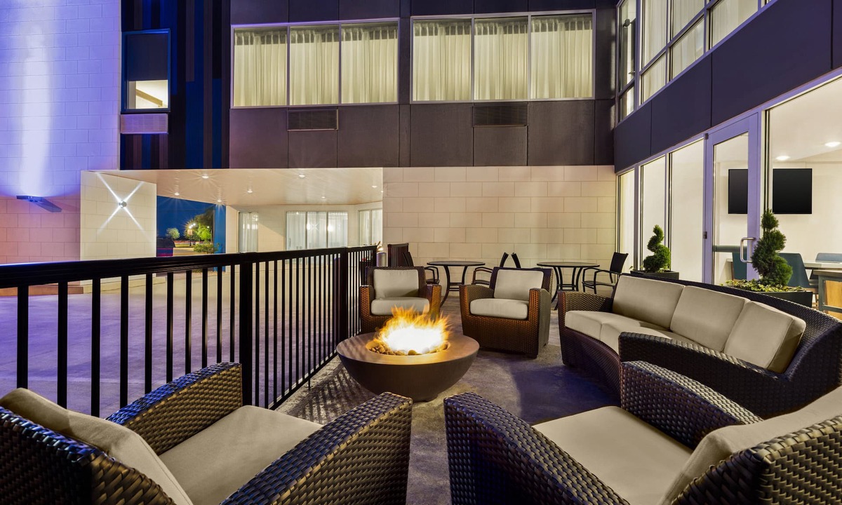 Evansville Hotel | Holiday Inn Express Evansville Downtown by IHG