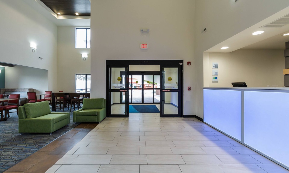 Roseland Hotel | Holiday Inn Express Hotel & Suites South Bend by IHG