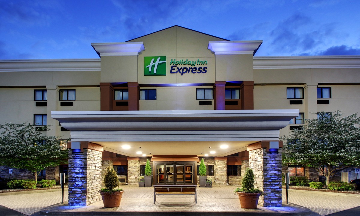 Oak Grove Hotel | Holiday Inn Express Hotel Fort Campbell-Oak Grove, an IHG Hotel