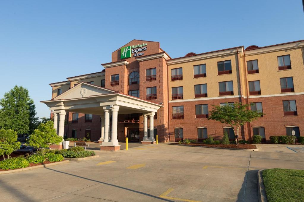 Clinton Hotel | Holiday Inn Express Hotel & Suites Clinton by IHG