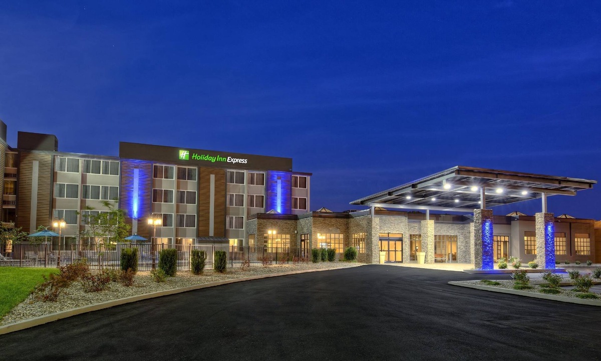 Hayfield Dundee Hotel | Holiday Inn Express Louisville Airport Expo Center by IHG