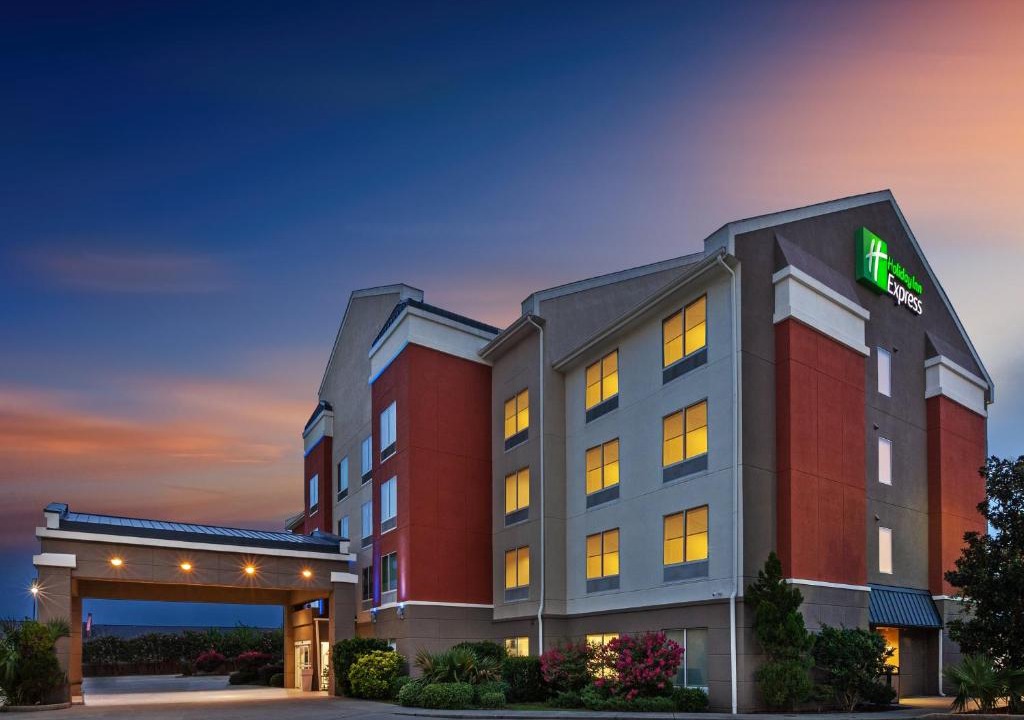 Little Woods Hotel | Holiday Inn Express New Orleans East by IHG