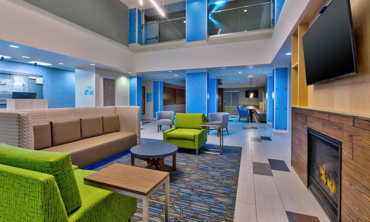 Effingham Hotel | Holiday Inn Express & Suites Effingham by IHG