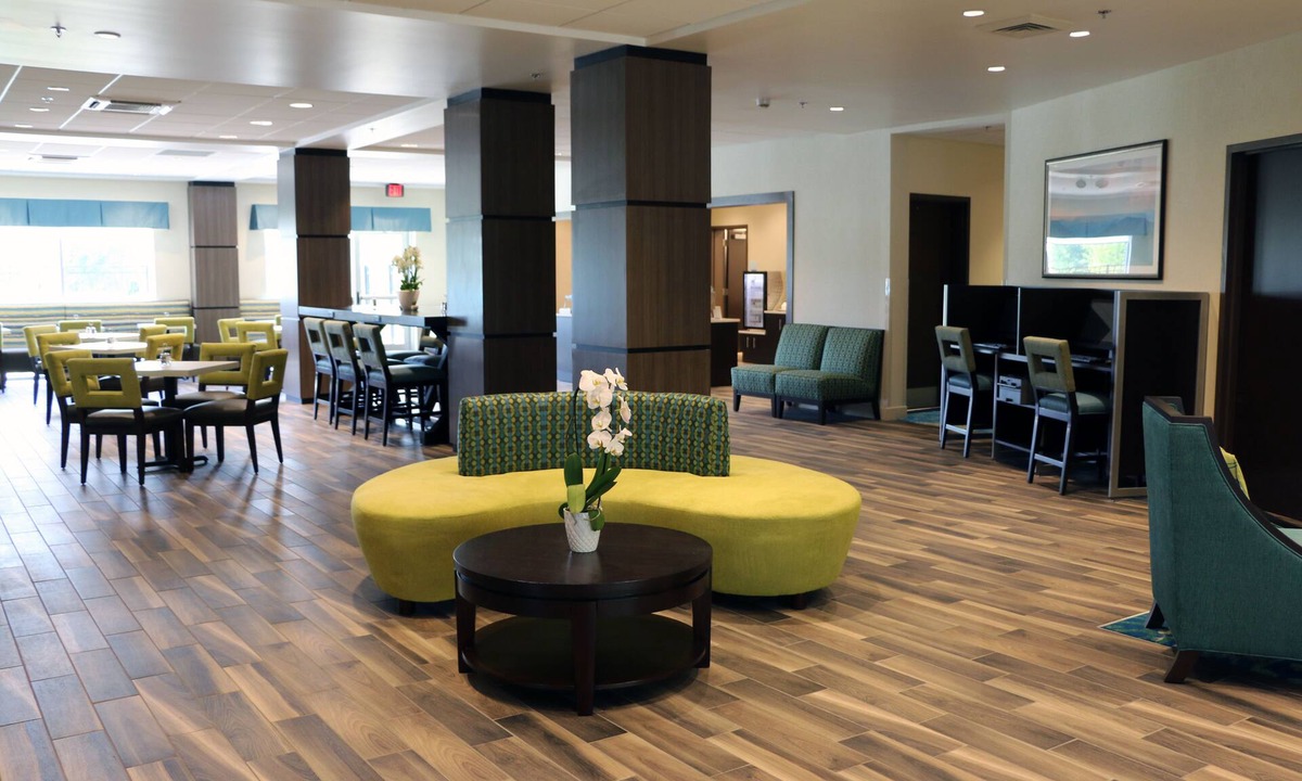 Flat Rock Hotel | Holiday Inn Express & Suites Hendersonville SE - Flat Rock by IHG