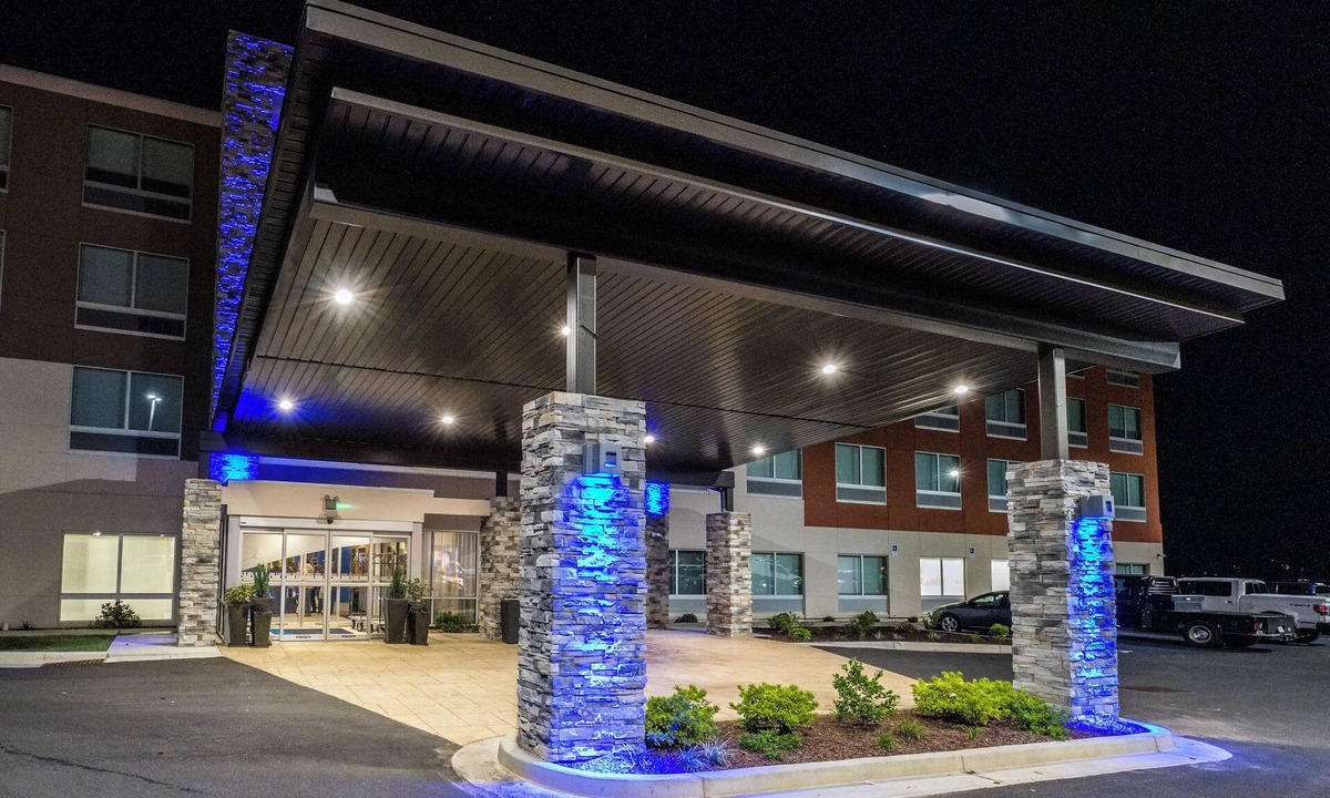 Commerce Hotel | Holiday Inn Express & Suites Commerce by IHG