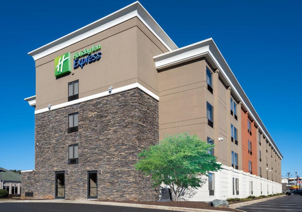 Greensboro Hotel | Holiday Inn Express & Suites Greensboro - I-40 atWendover by IHG