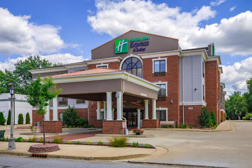Roseland Hotel | Holiday Inn Express & Suites - South Bend - Notre Dame Univ.