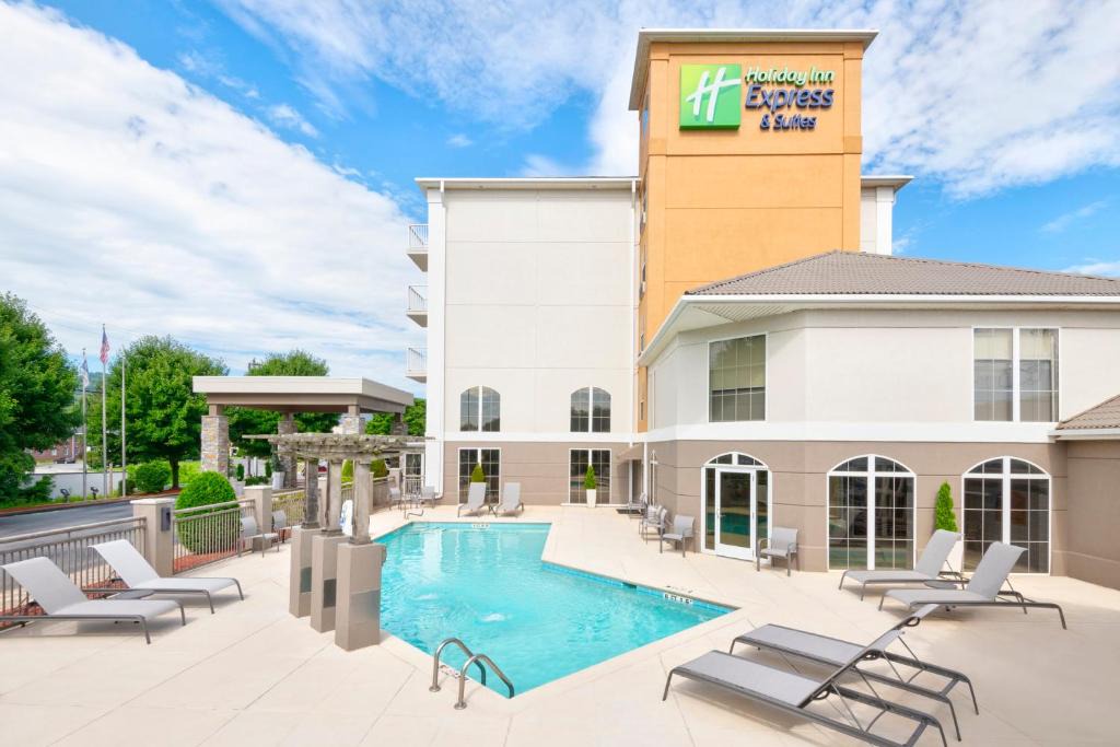 Asheville Hotel | Holiday Inn Express & Suites Asheville SW - Outlet Ctr Area by IHG