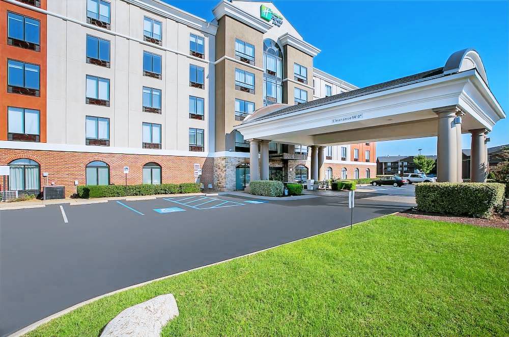 Lebanon Hotel | Holiday Inn Express & Suites Lebanon, an IHG Hotel