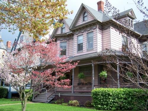 Frederick Bed & Breakfast | Hollerstown Hill Bed and Breakfast