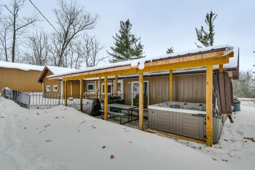 Gerrish Township House | Home Theater & Hot Tub! Home Near Higgins Lake