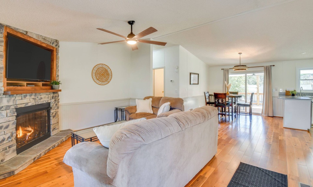 Seneca House | Home w/Lake Keowee Access: Sleeps 7, Coffee Bar