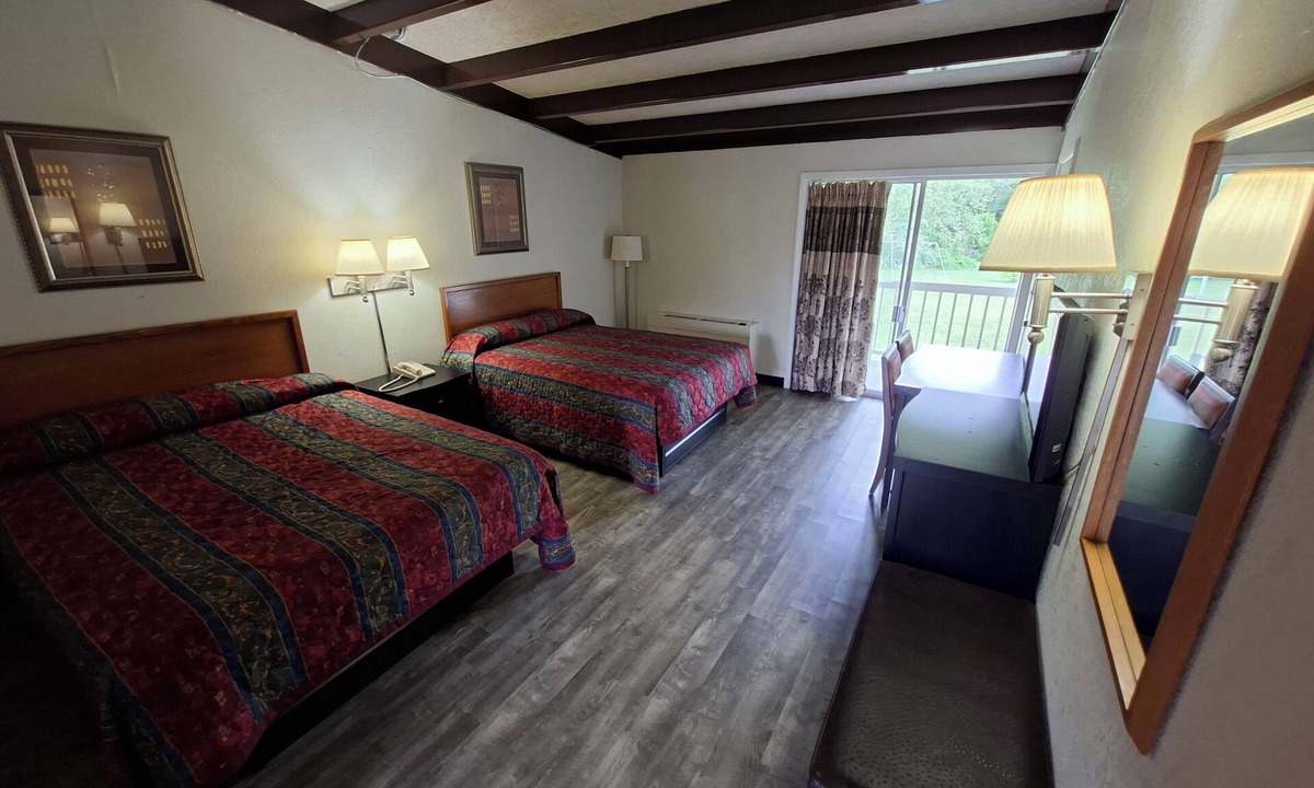 Spottswood Hotel | Hometown Inn Staunton VA near Hwy 11