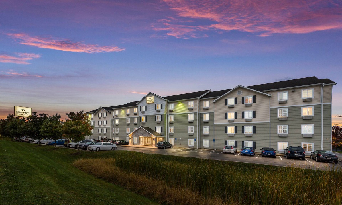 Columbus Hotel | HomeTowne Studios by Red Roof Columbus