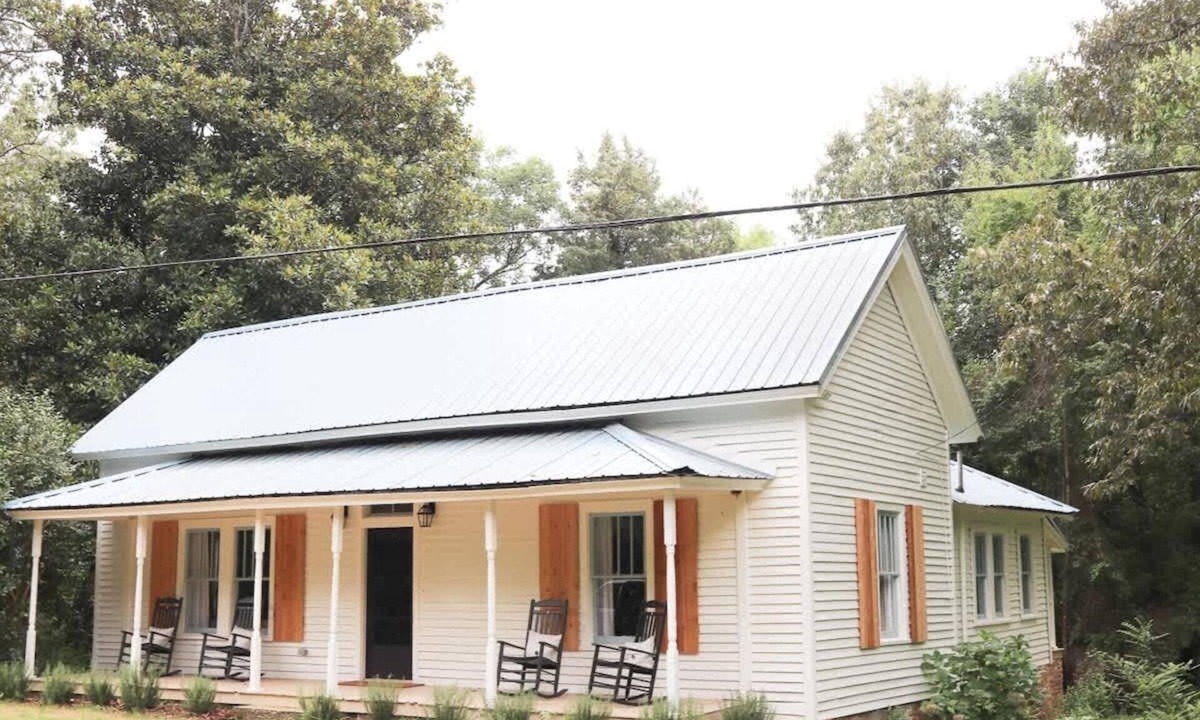 Sand Ridge House | Homewood Historic Cabin w/Patio, Sleeps 8