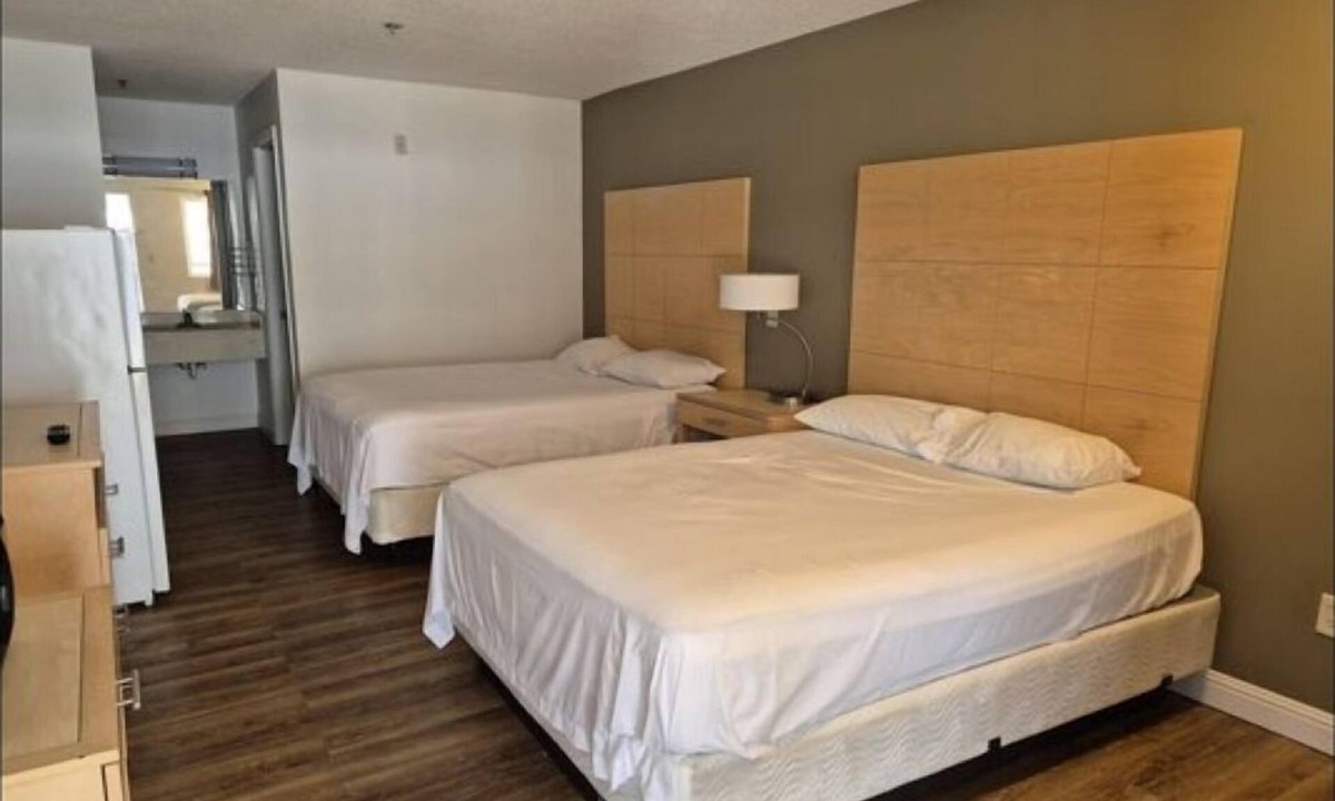 Chickamauga Hotel | Homey Room w/Queen Bed Close to Top Historical & Amusement Sites