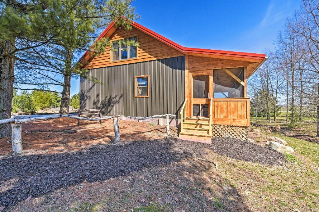 Nappanee House | 'Honey House Cabin' - A Quiet Countryside Retreat!