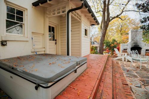 Greensboro House | Hot Tub - Chefs Kitchen-Fenced Yard- Historic Home