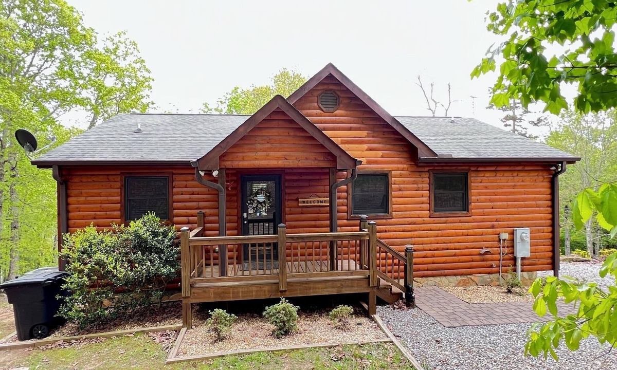 Morganton Cabin | Hot Tub, Fire Pit, Porch Swings, Pets ok LB