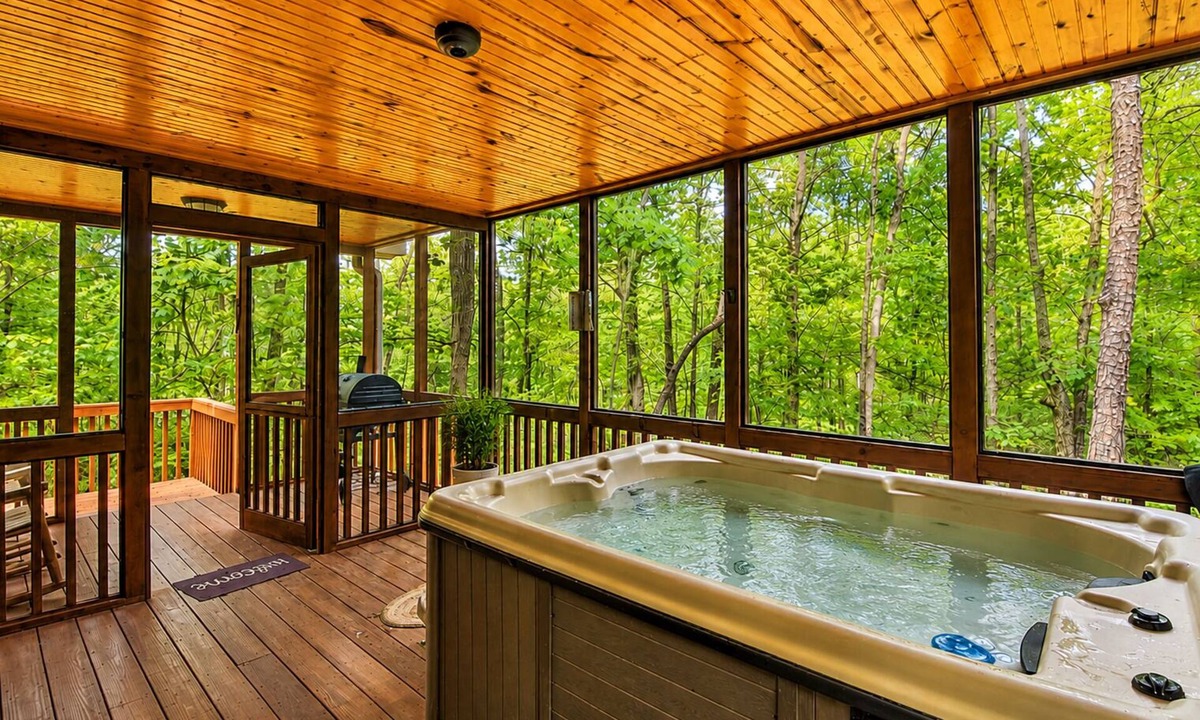 Helen Cabin | Hot Tub, Firepit, Minutes to Helen