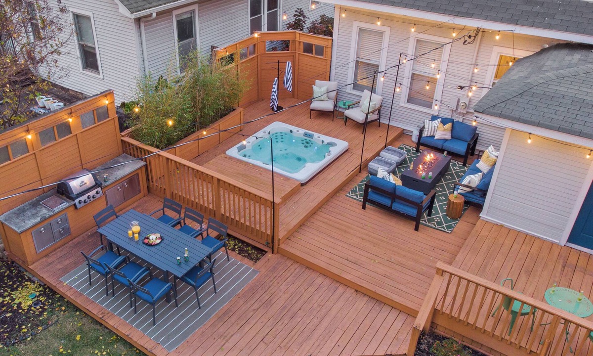 Cooper-Young Historic District House | Hot Tub & Game Room~ Private Cooper-Young Bungalow -Fire Pit - Large Yard