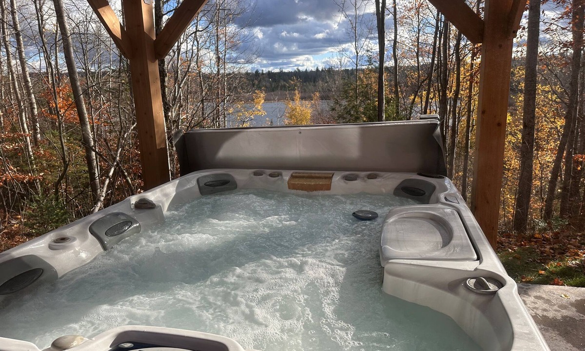 Munising Ski Chalet | Hot tub - Great views - close to PRNL - private