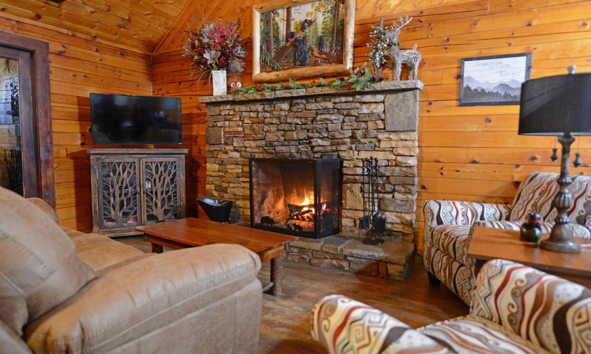 Sevierville Cabin | Hot Tub, Grill, Screened balcony, Fireplace - Log Cabin near Pigeon Forge