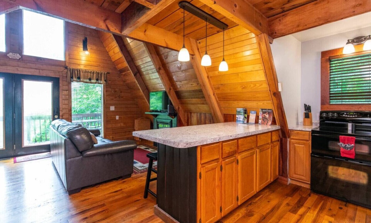 Stanton Ski Chalet | Hot Tub - Haven at the Red - Red River Gorge, KY