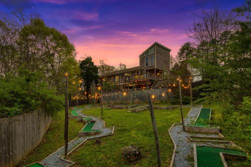 Kodak House | Hot Tub & Mini Golf: Mtn-View Haven in Kodak!