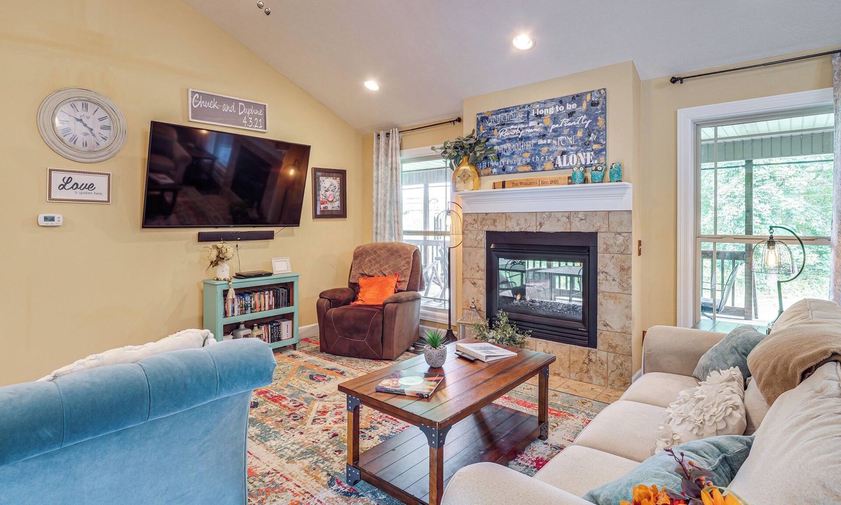 Cookeville House | Hot Tub & Scenic Deck! Spacious Cookeville Retreat