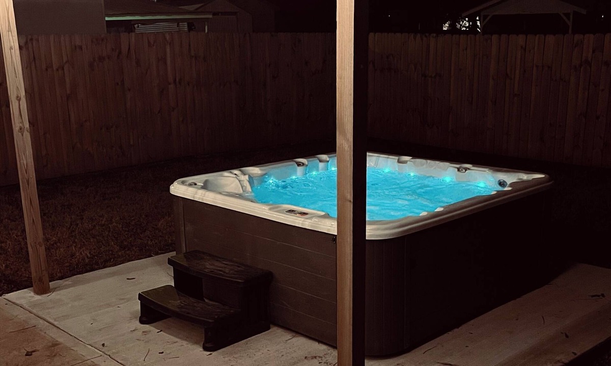 Graham House | Hot Tub + Walk to Downtown Fire Pit Game Table Pet Friendly + Fenced