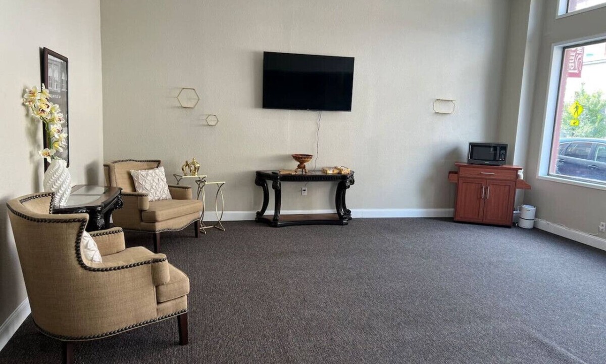 Laurel Hotel | Hotel Pinehurst- Arabian Suite 104