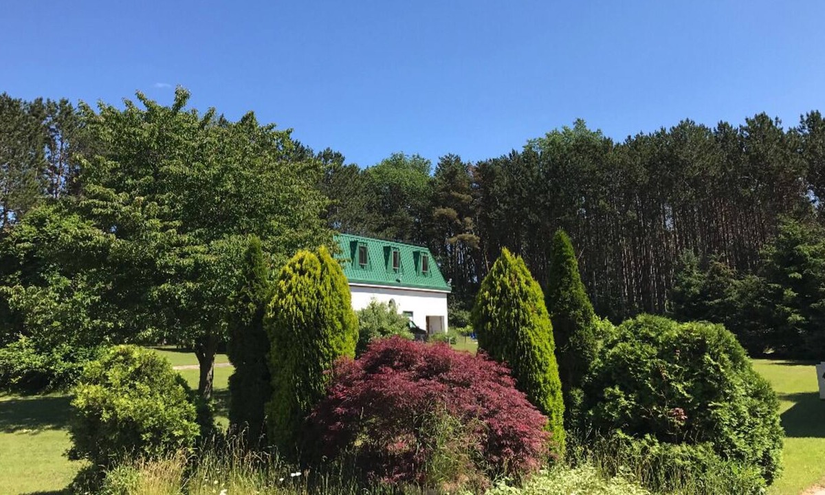 Ludington House | HOUSE ESTATE LOCATED ON 10 PRIVATE ACRES - NEAR BEACHES AND STATE PARK