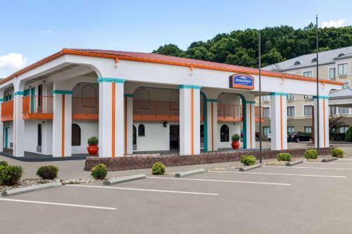 Lookout Valley Neighborhood Association Hotel | Howard Johnson by Wyndham Chattanooga Lookout Mountain I-24