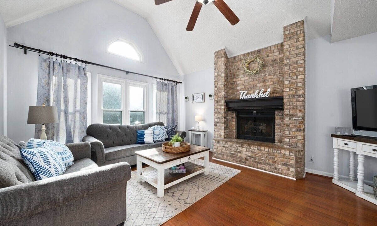 Clarksville Cottage | Hudson House 1726 Broadripple