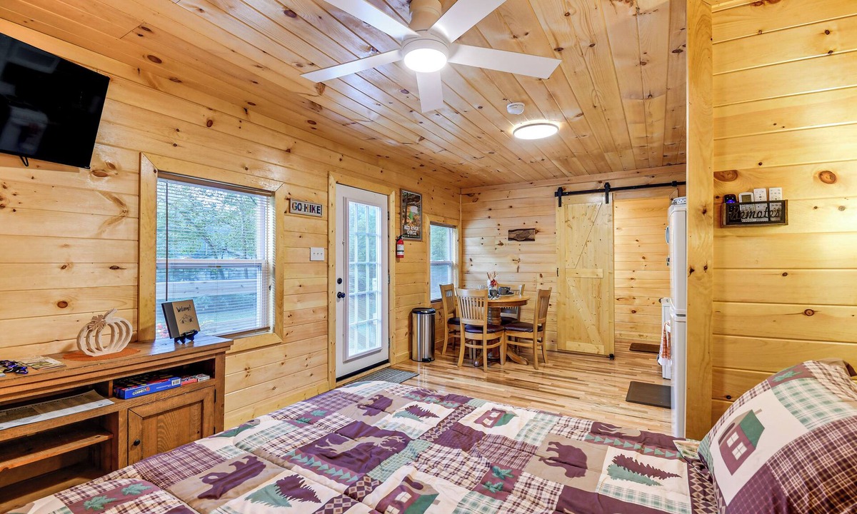 Beattyville Apartment | Hudsons Hideaway Cabin on Creek in Beattyville!